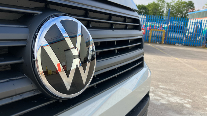 Volkswagen Crafter Cr35 Mwb Diesel 4Motion 2.0 TDI 177PS Commerce Plus High Roof Van Auto - Image 21